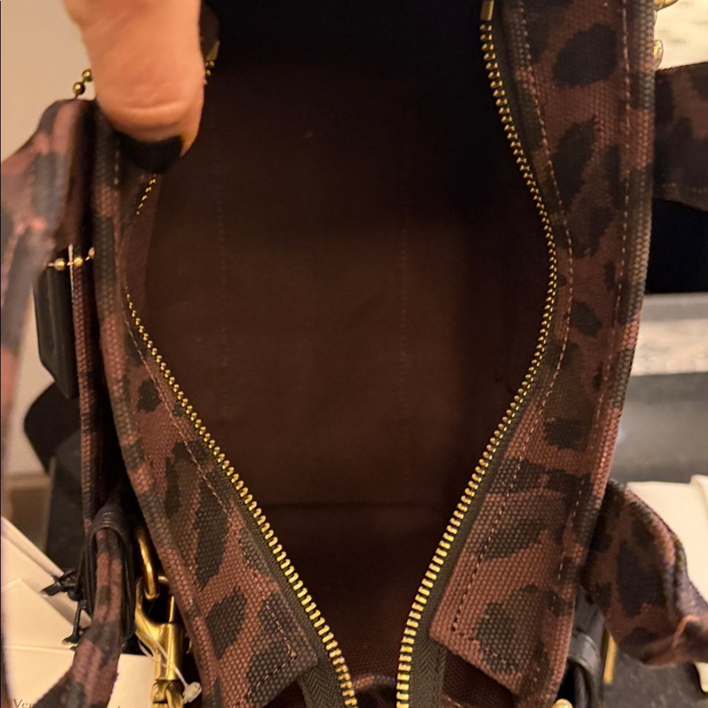 COACH Cargo Tote 26 - Picture 5 of 11